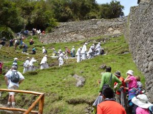 Onverantwoord massa toerisme Machu Picchu